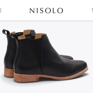 Nisolo Everyday Chelsea Boot Black Leather, Brown Base. Women’s Size 9.